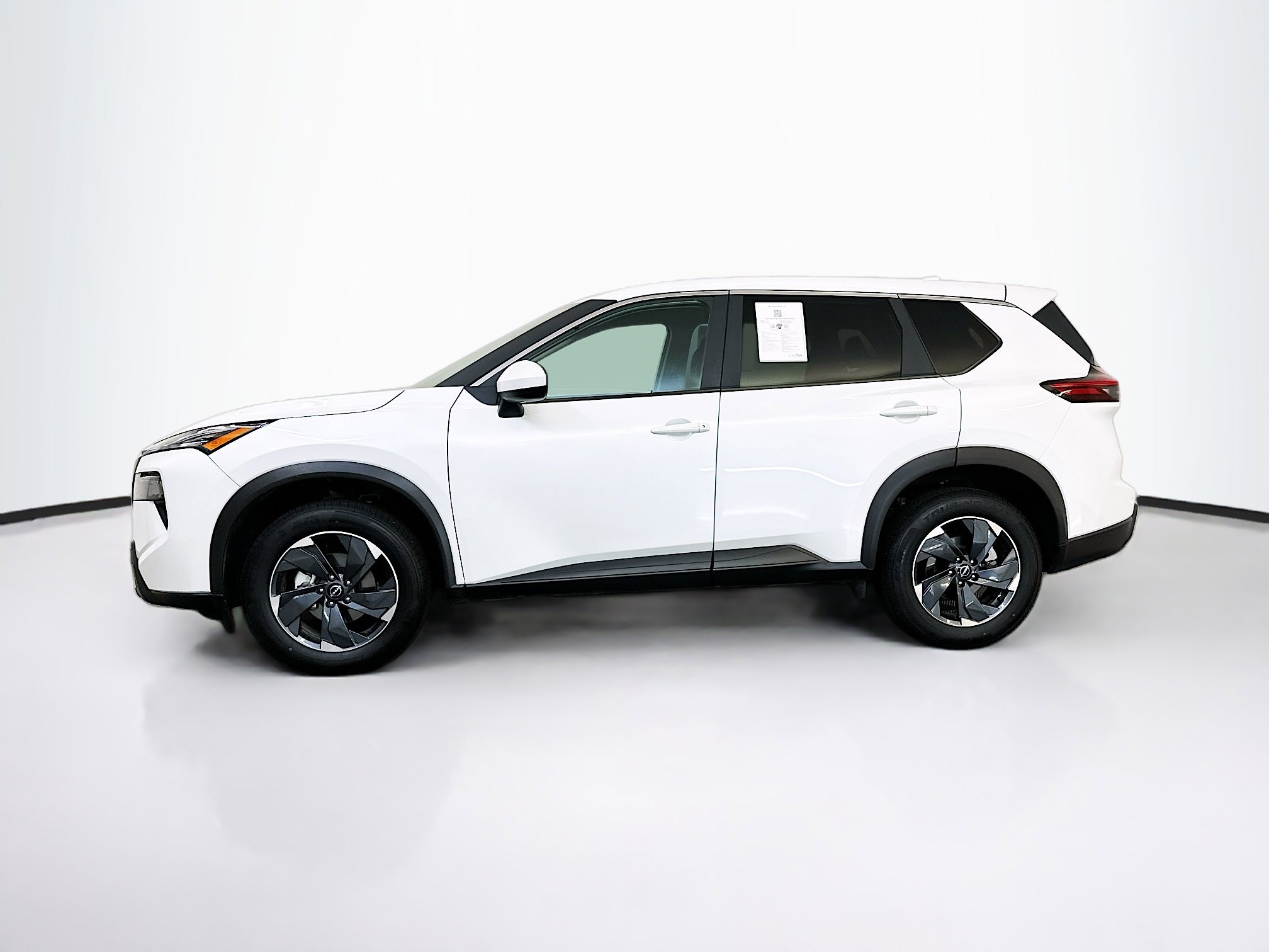 Used 2025 Nissan Rogue SV image 4
