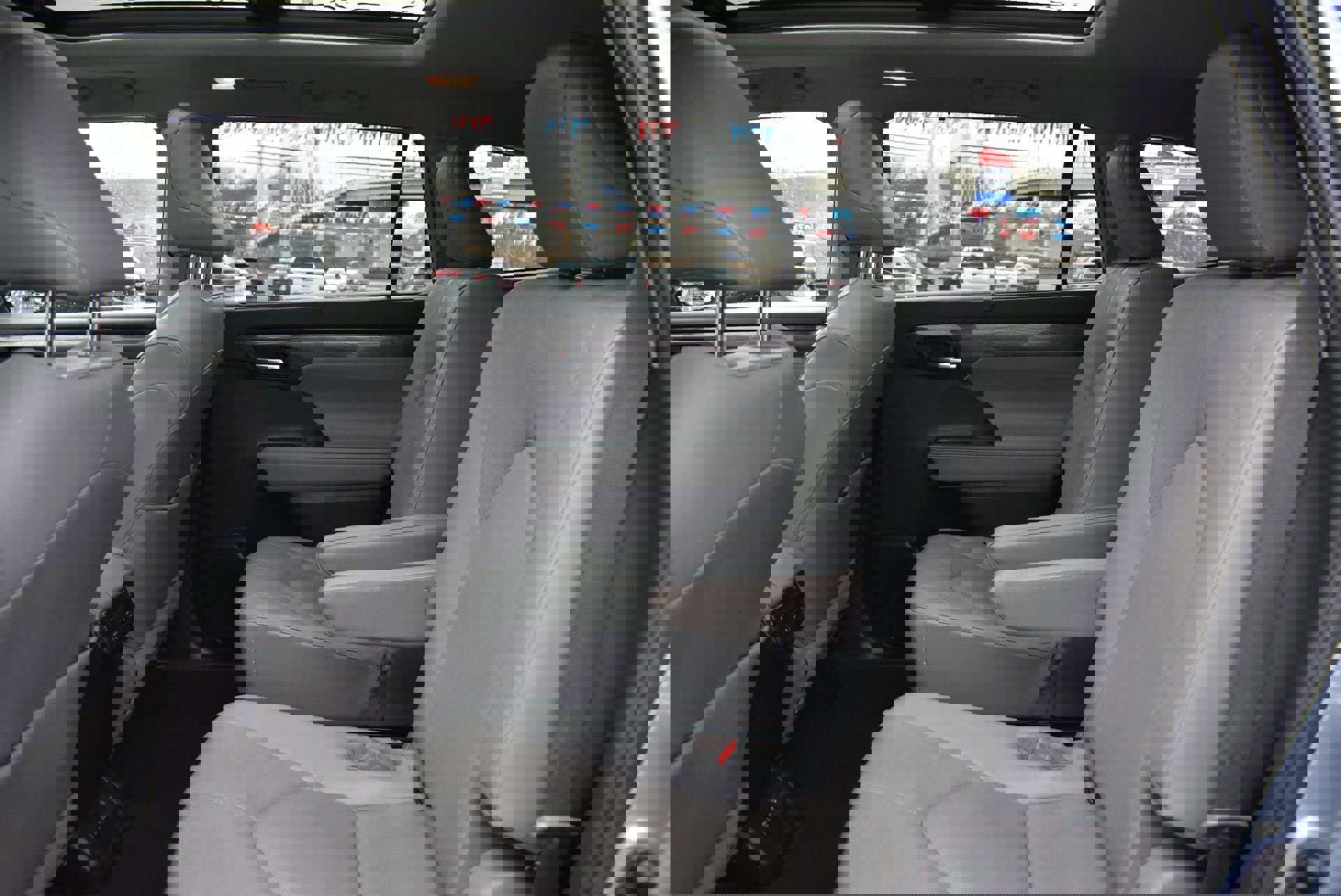 Used 2021 Toyota Highlander Platinum AWD/4WD image 17