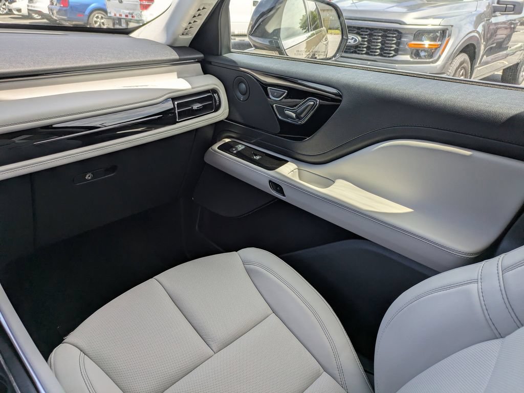 New 2026 Lincoln Aviator Reserve w/ Illumination Package RWD image 22