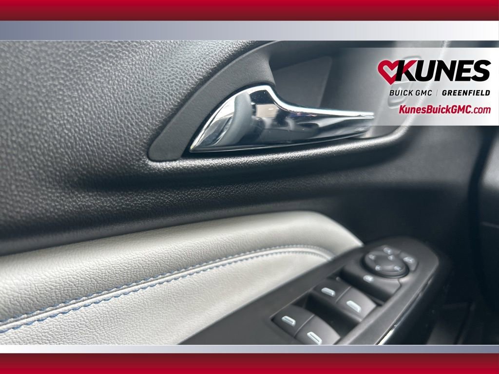 Used 2025 Chevrolet Trax LT image 33