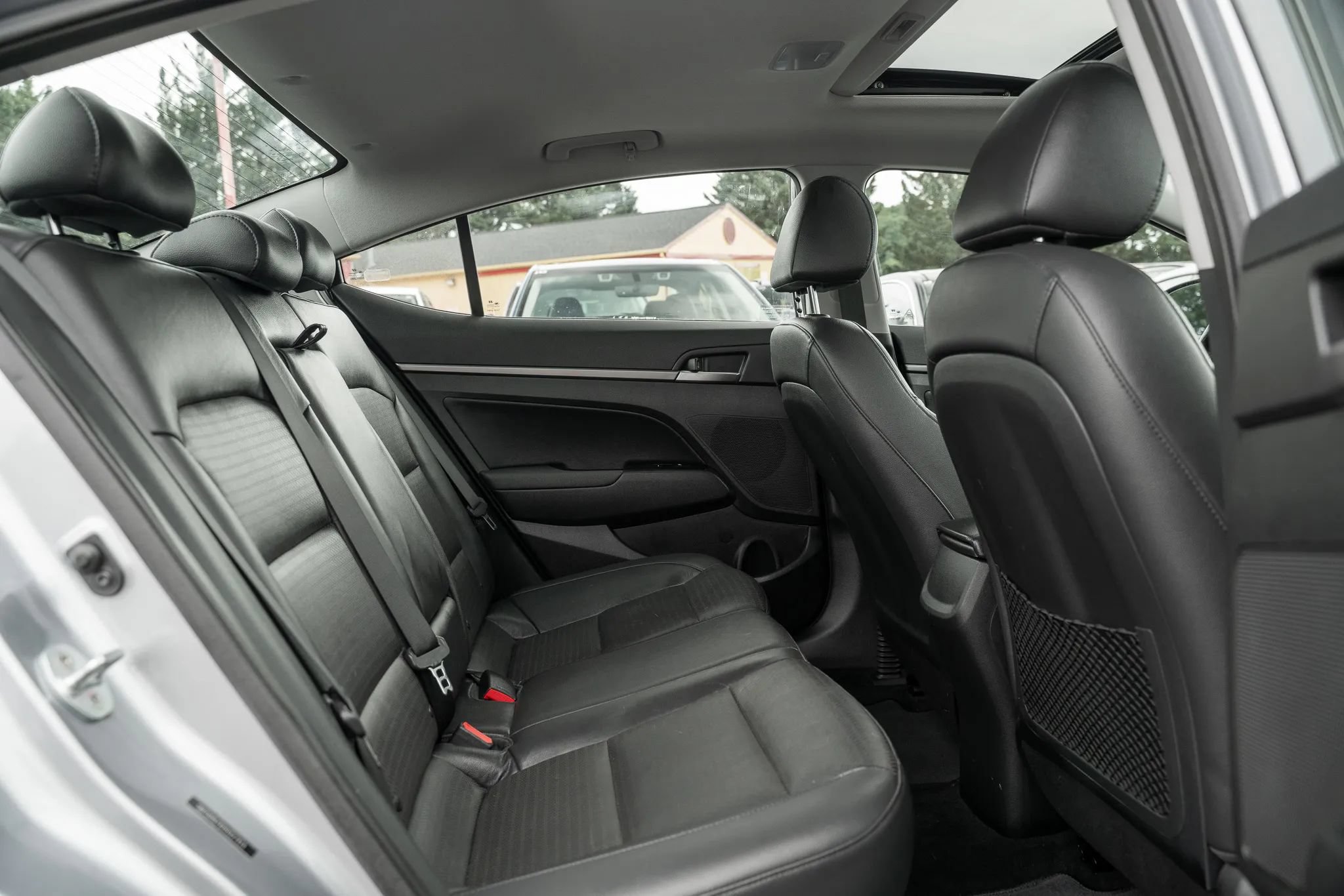 Used 2017 Hyundai Elantra Limited w/ Limited Tech Package 04 FWD image 9