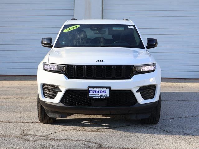 Used 2024 Jeep Grand Cherokee Altitude image 3