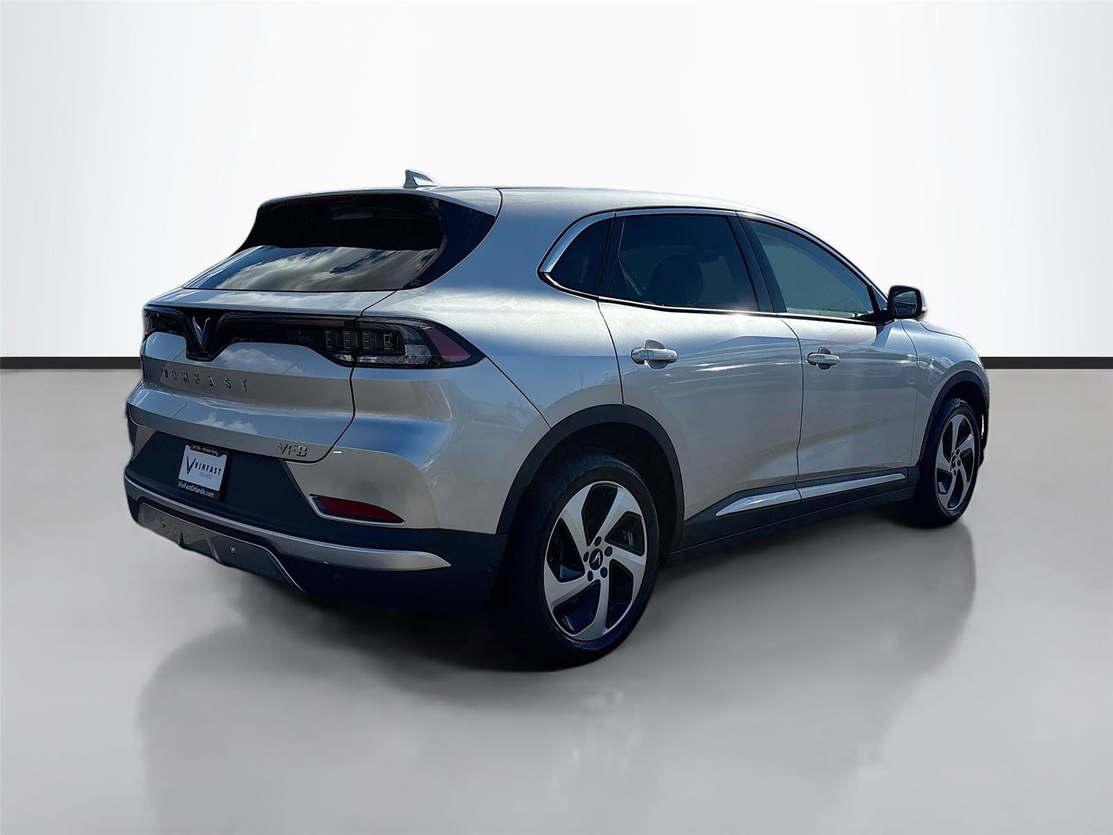 New 2025 VinFast VF 8 Eco image 7