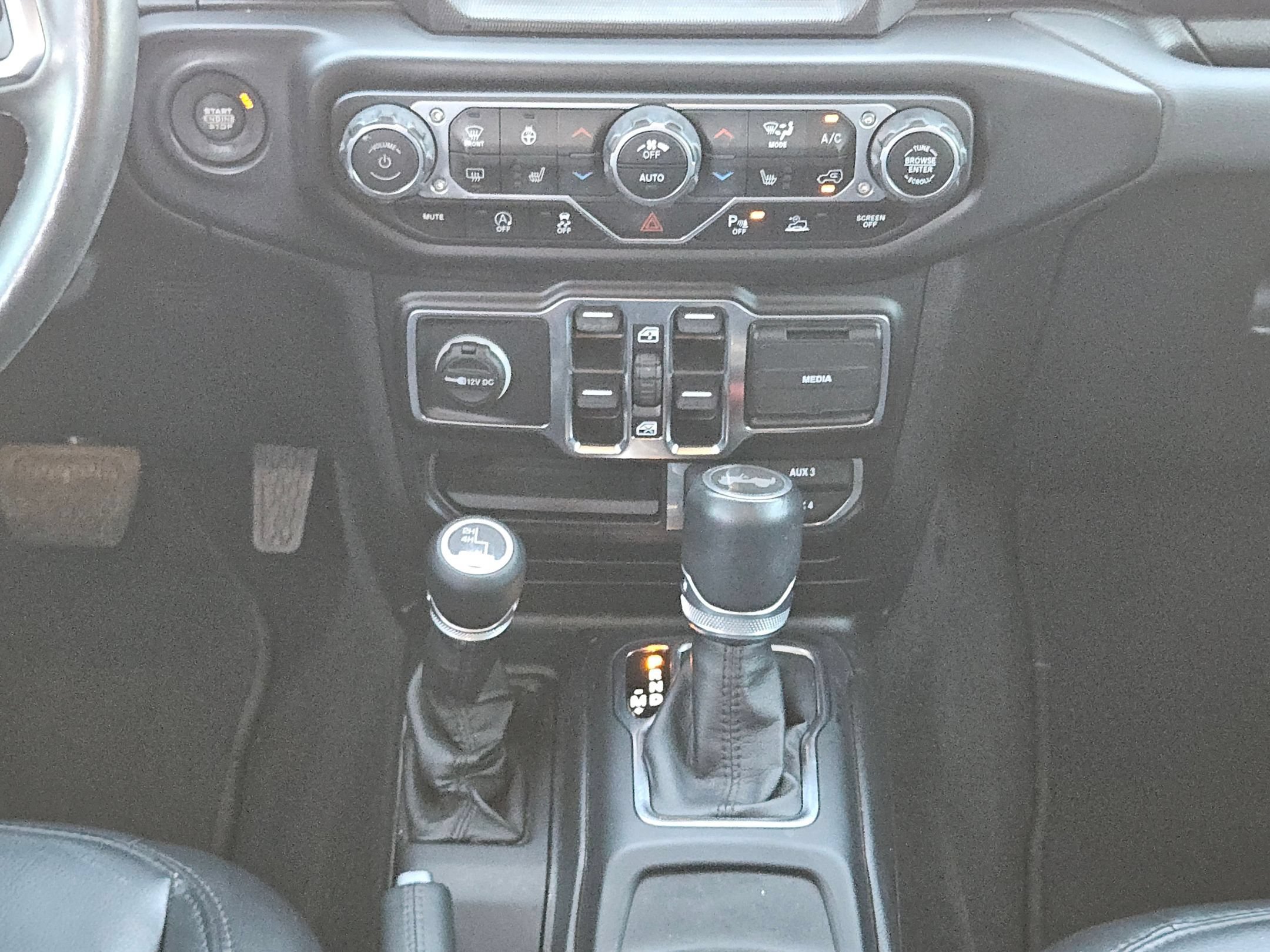 Used 2021 Jeep Wrangler Unlimited Sahara AWD/4WD image 19
