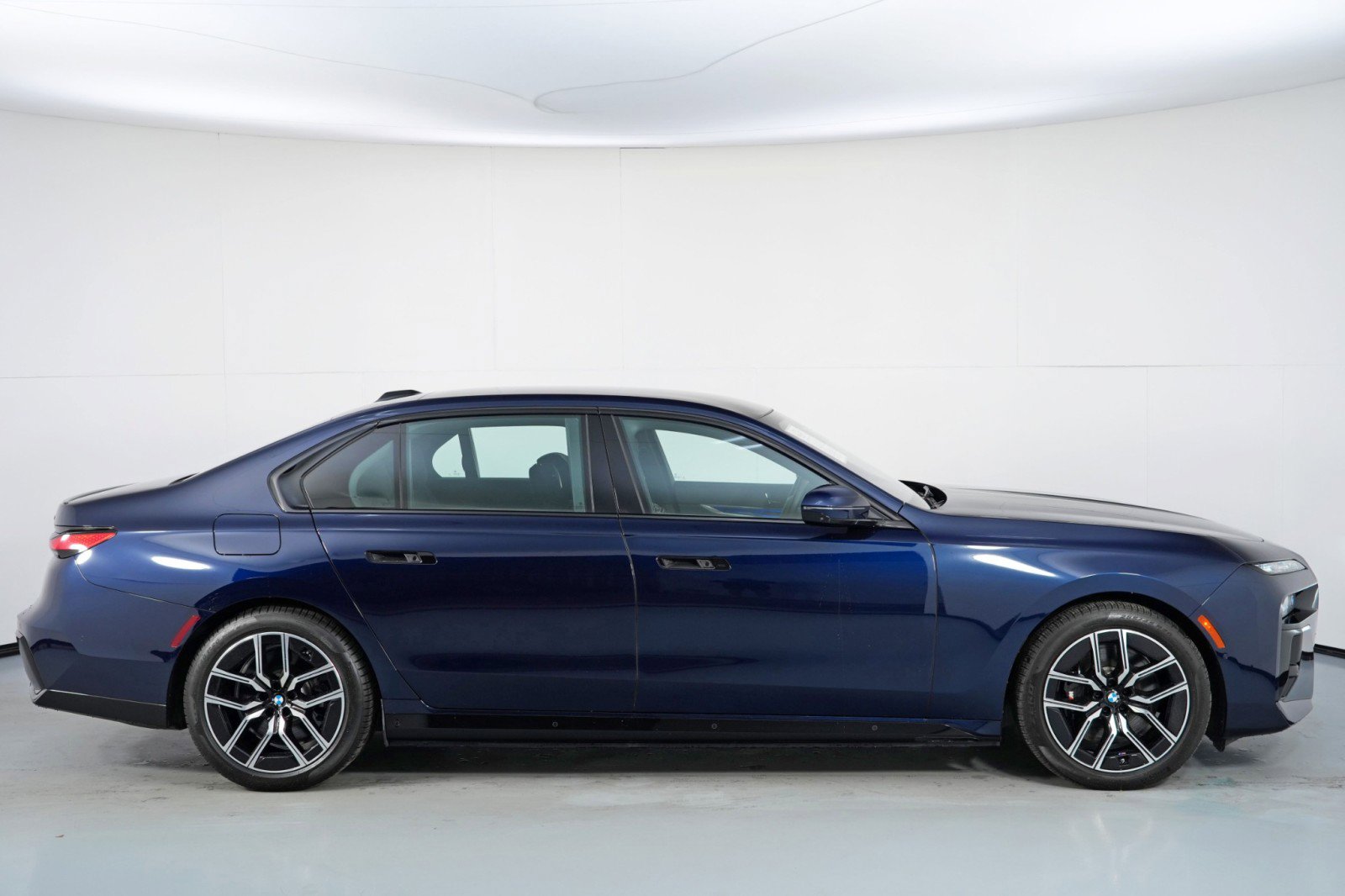 Used 2024 BMW i7 xDrive60 w/ Executive Package image 64