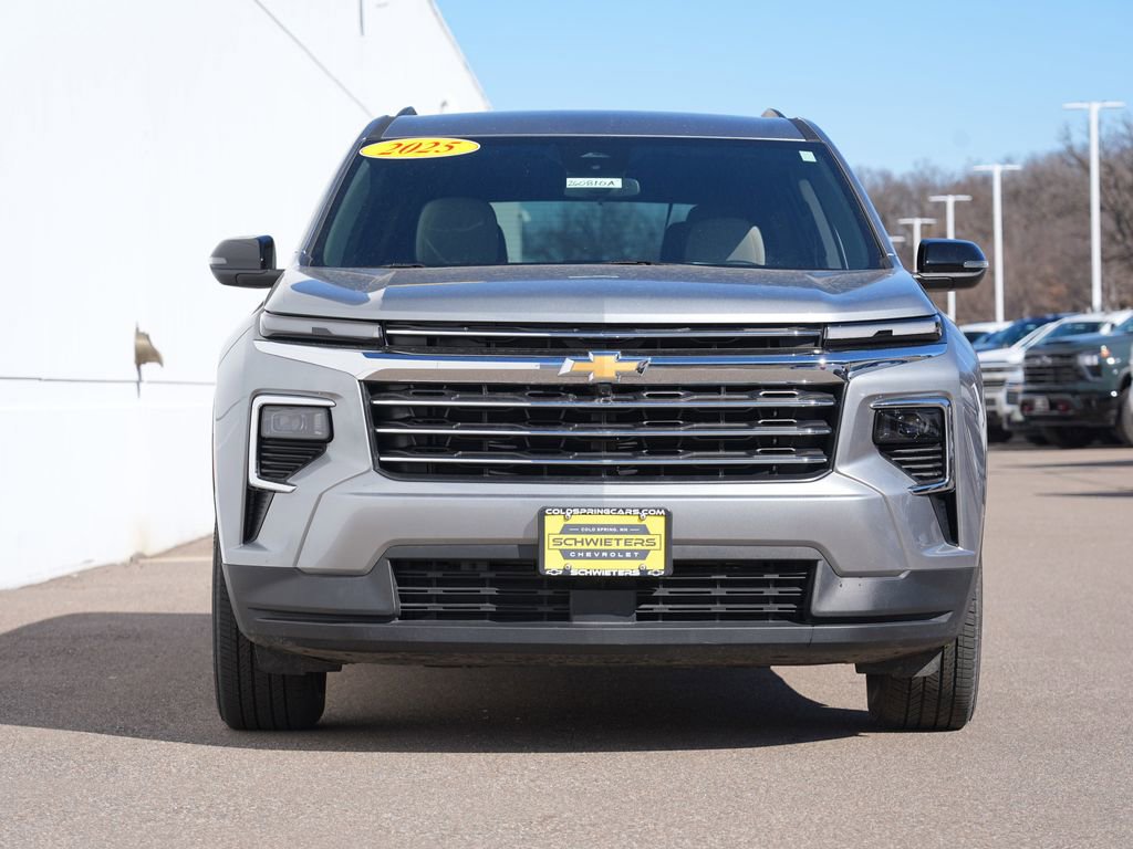 Used 2025 Chevrolet Traverse LT image 8