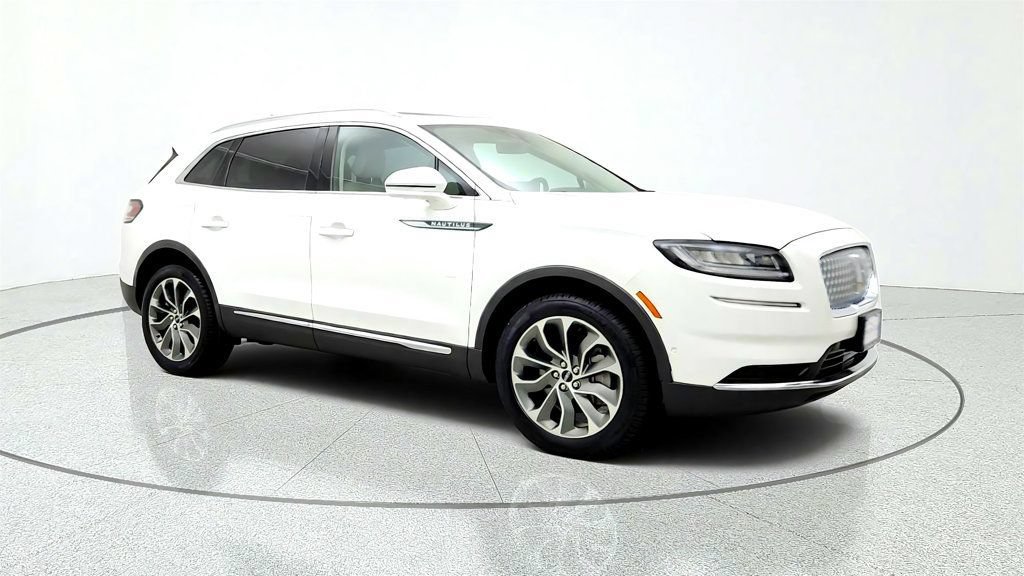 Used 2023 Lincoln Nautilus Reserve w/ Equipment Group 201A AWD/4WD image 3