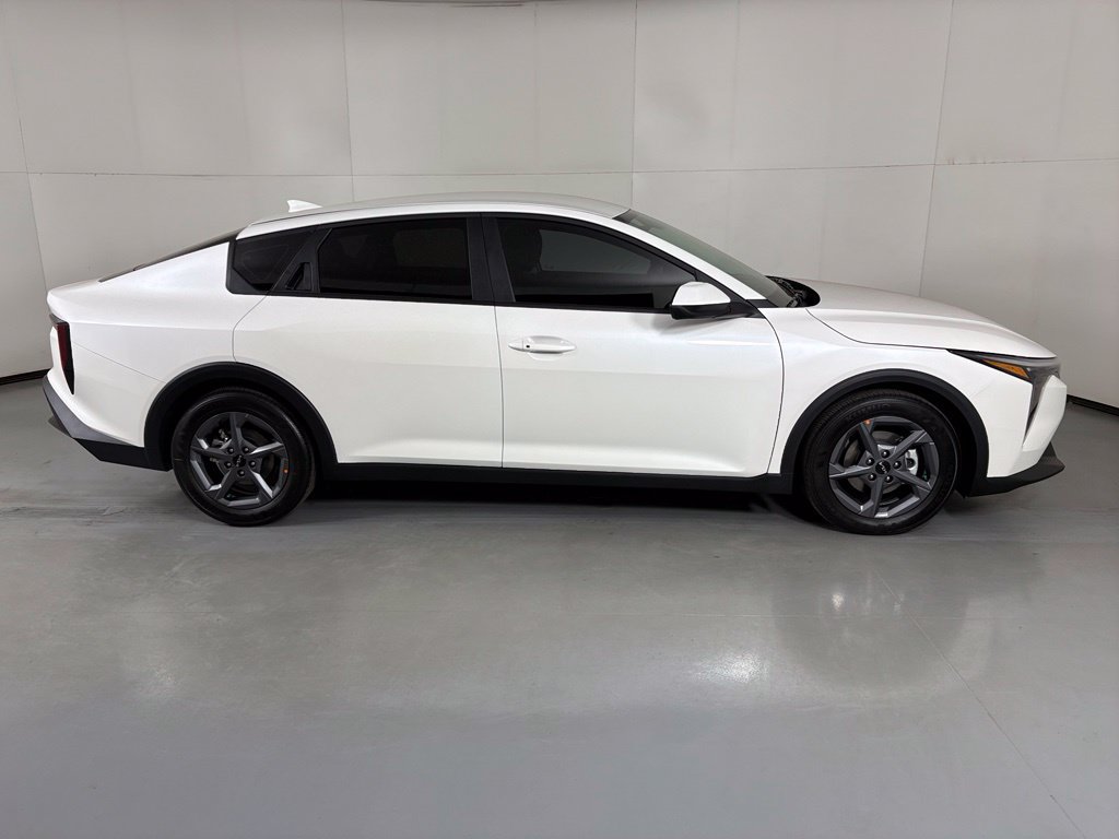 New 2026 Kia K4 FWD image 9