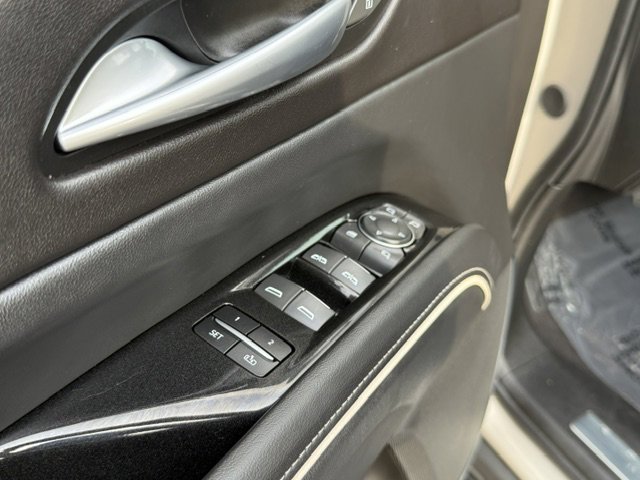 Used 2024 Cadillac Escalade Premium Luxury RWD image 11