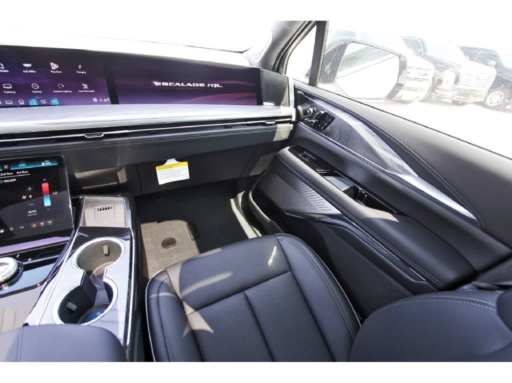 New 2026 Cadillac Escalade IQL Sport 2 w/ LPO, ONYX Package AWD/4WD image 10