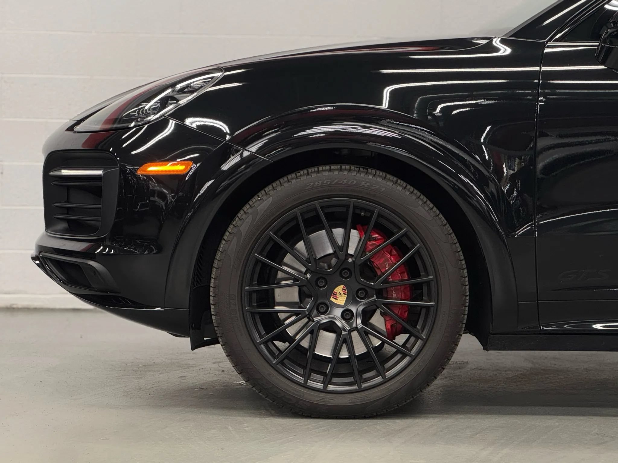 Used 2023 Porsche Cayenne GTS AWD/4WD image 3