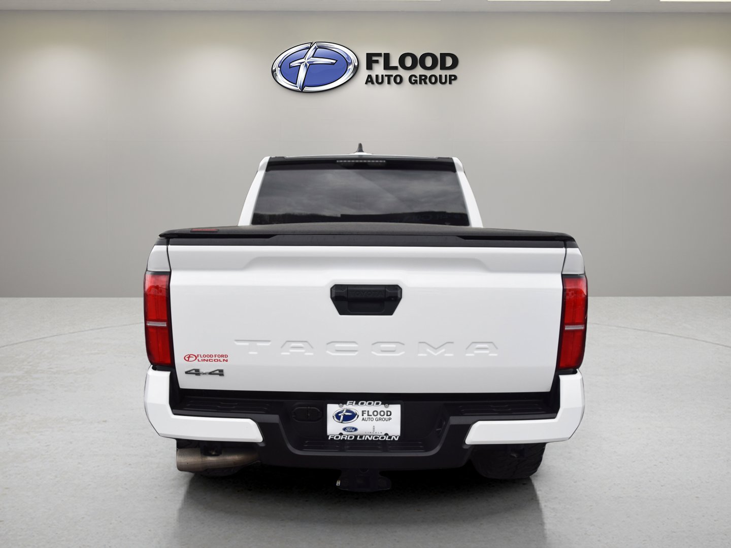 Used 2025 Toyota Tacoma SR5 AWD/4WD image 4