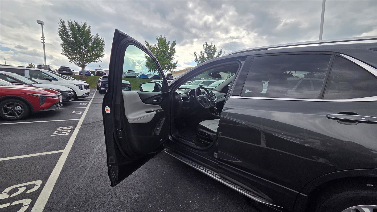 Used 2018 Chevrolet Equinox Premier AWD/4WD image 12