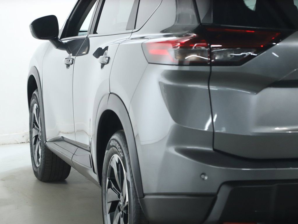 Used 2025 Nissan Rogue SV image 40