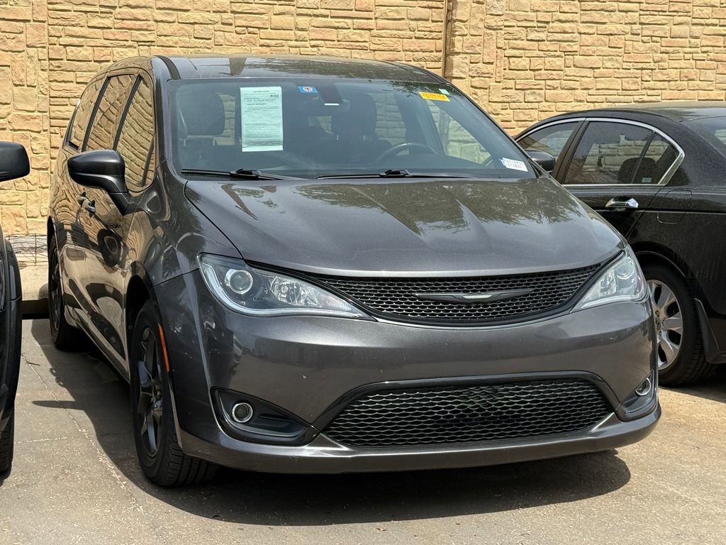 Used 2018 Chrysler Pacifica Touring Plus w/ S Appearance Package image 3