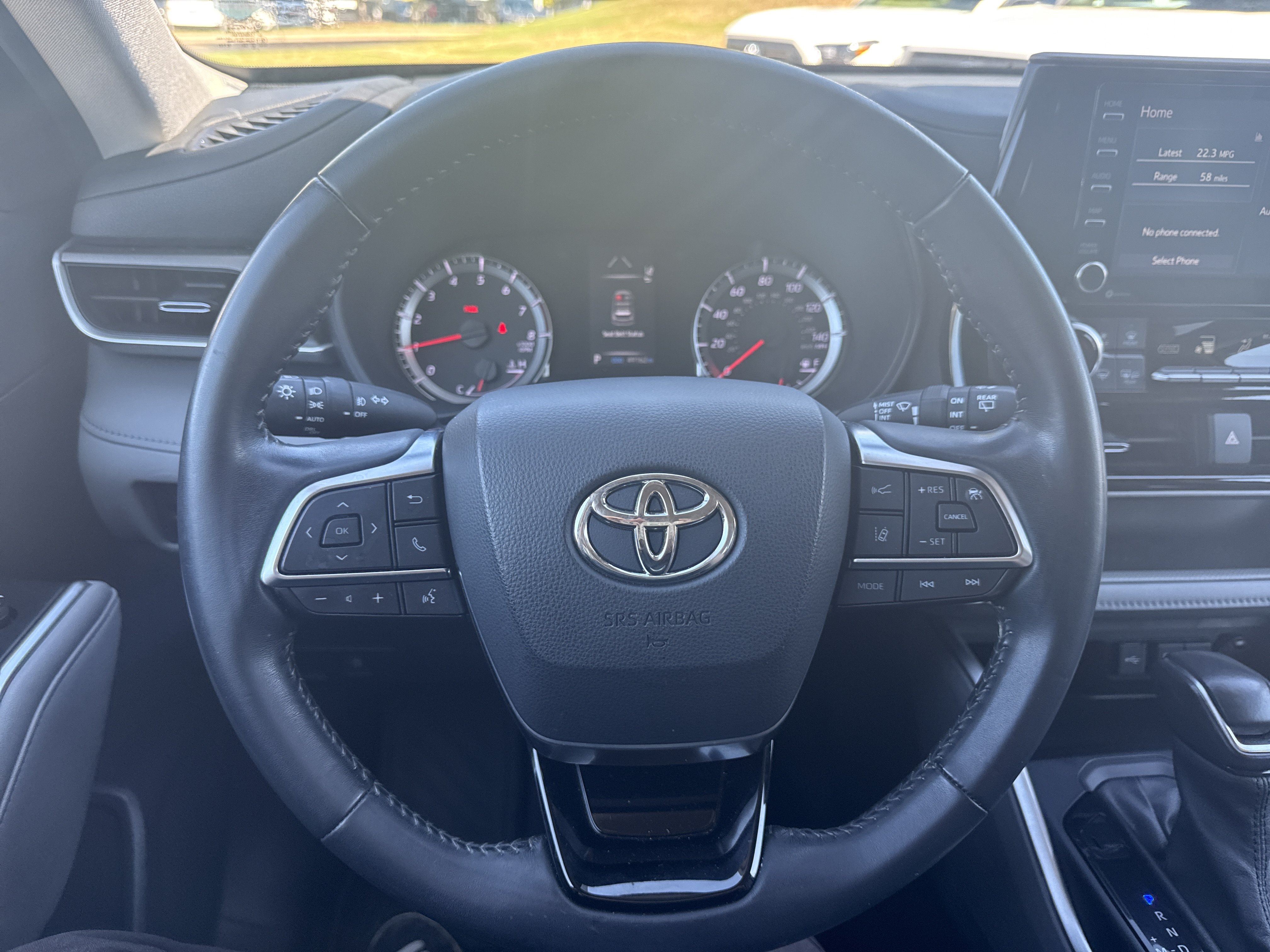 Used 2021 Toyota Highlander LE FWD image 18
