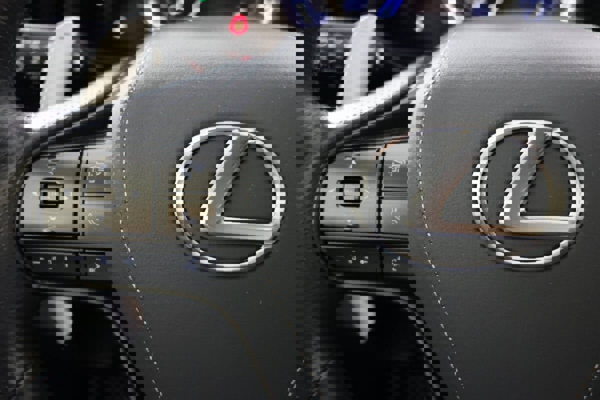 Used 2018 Lexus LC 500 Coupe w/ Performance Package image 29