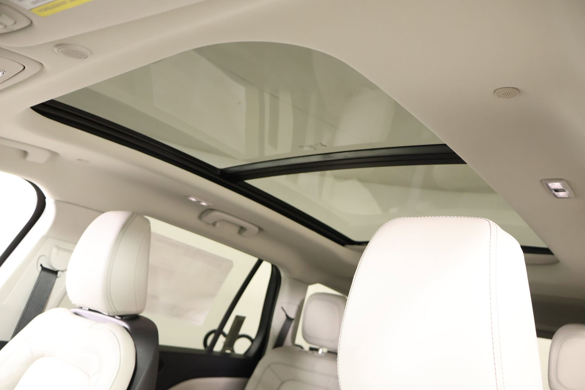 New 2026 Lincoln Aviator Reserve w/ Jet Appearance Package AWD/4WD image 15