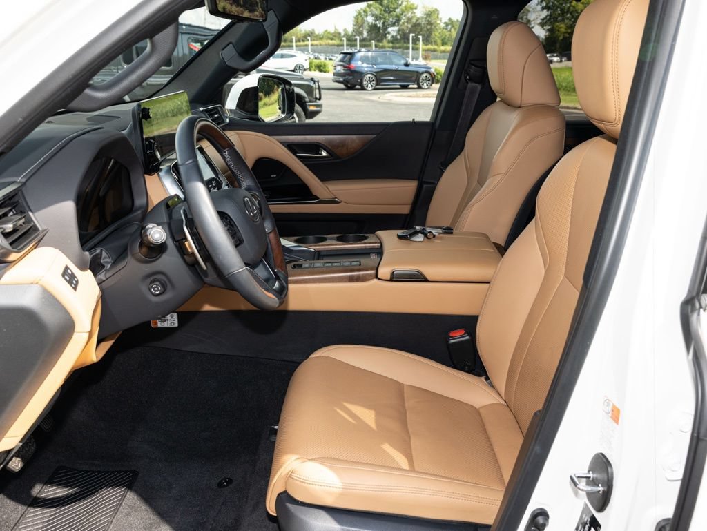 Used 2025 Lexus LX 600 4WD w/ Accessory Package (2T) image 22