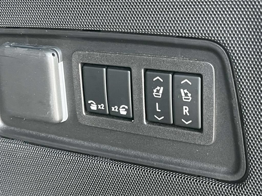 Used 2023 Cadillac Escalade Premium Luxury AWD/4WD image 12