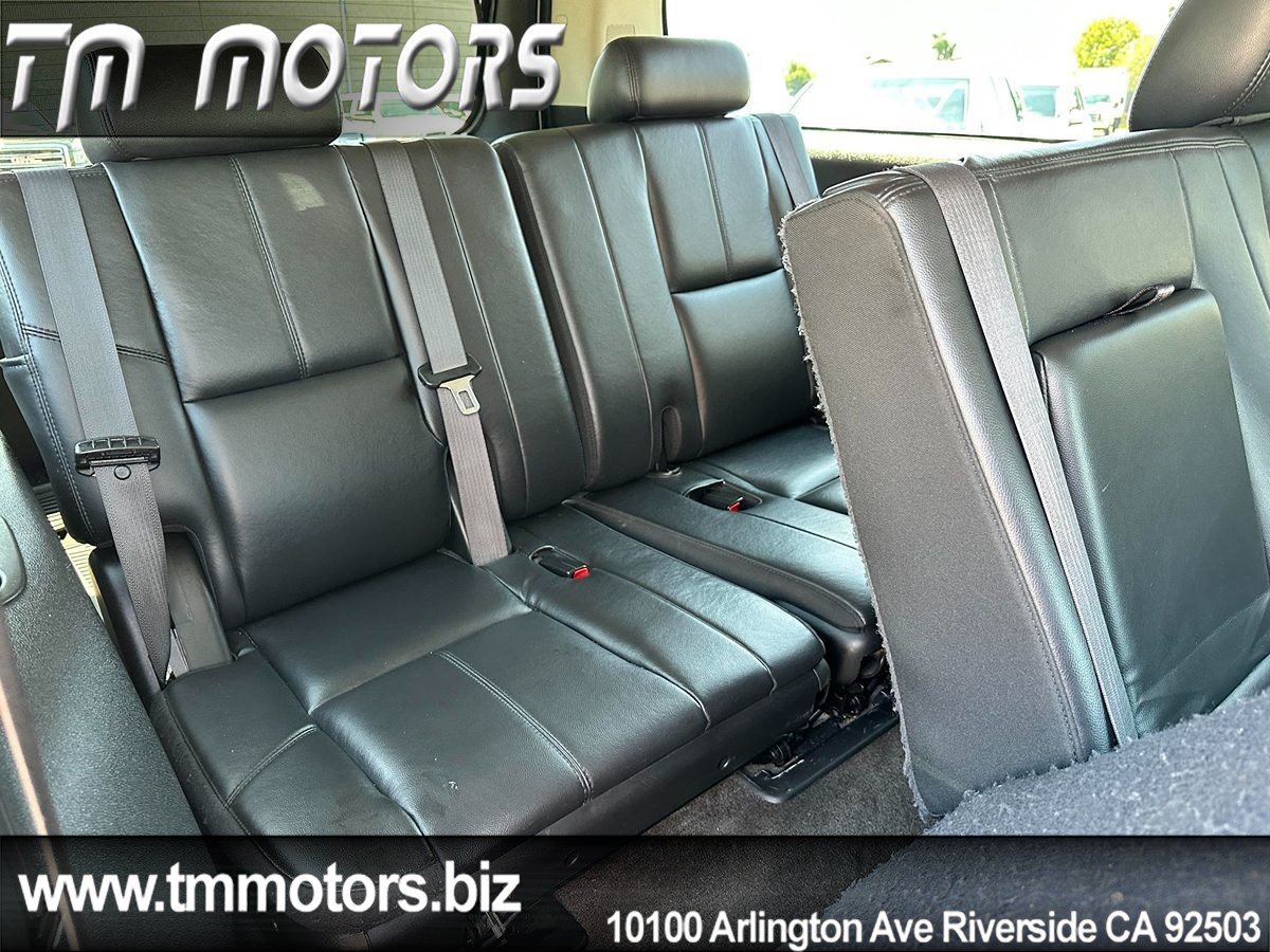 Used 2011 Chevrolet Suburban LT w/ Regional Value Package RWD image 9