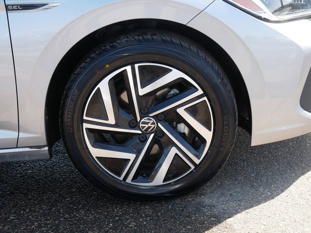 Certified 2022 Volkswagen Jetta SEL image 9