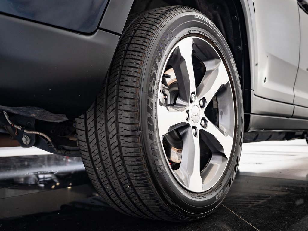 Used 2022 Jeep Grand Cherokee Limited 4xe image 40