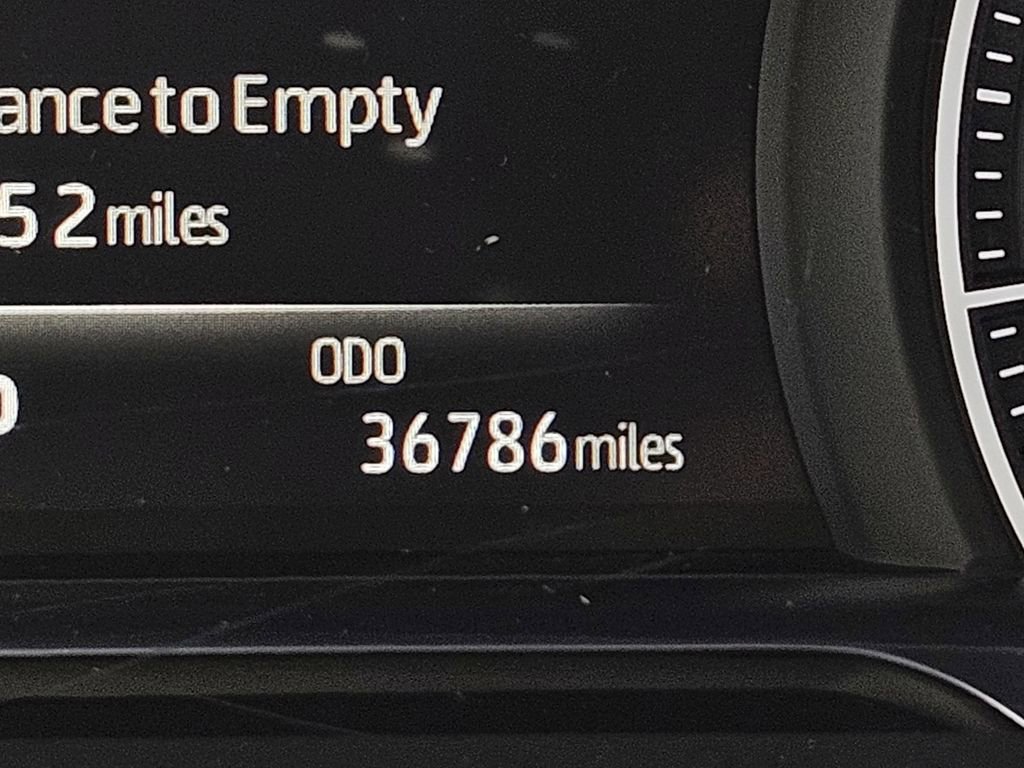 Used 2023 Toyota Venza XLE image 31