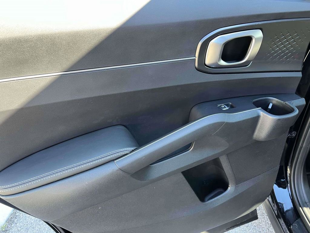 Certified 2025 Kia Sorento S w/ Panoramic Sunroof Package image 6