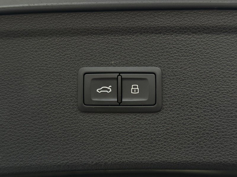 Used 2018 Audi SQ5 Premium Plus w/ Navigation Package image 40