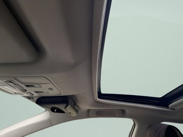 Used 2013 Toyota RAV4 XLE image 16