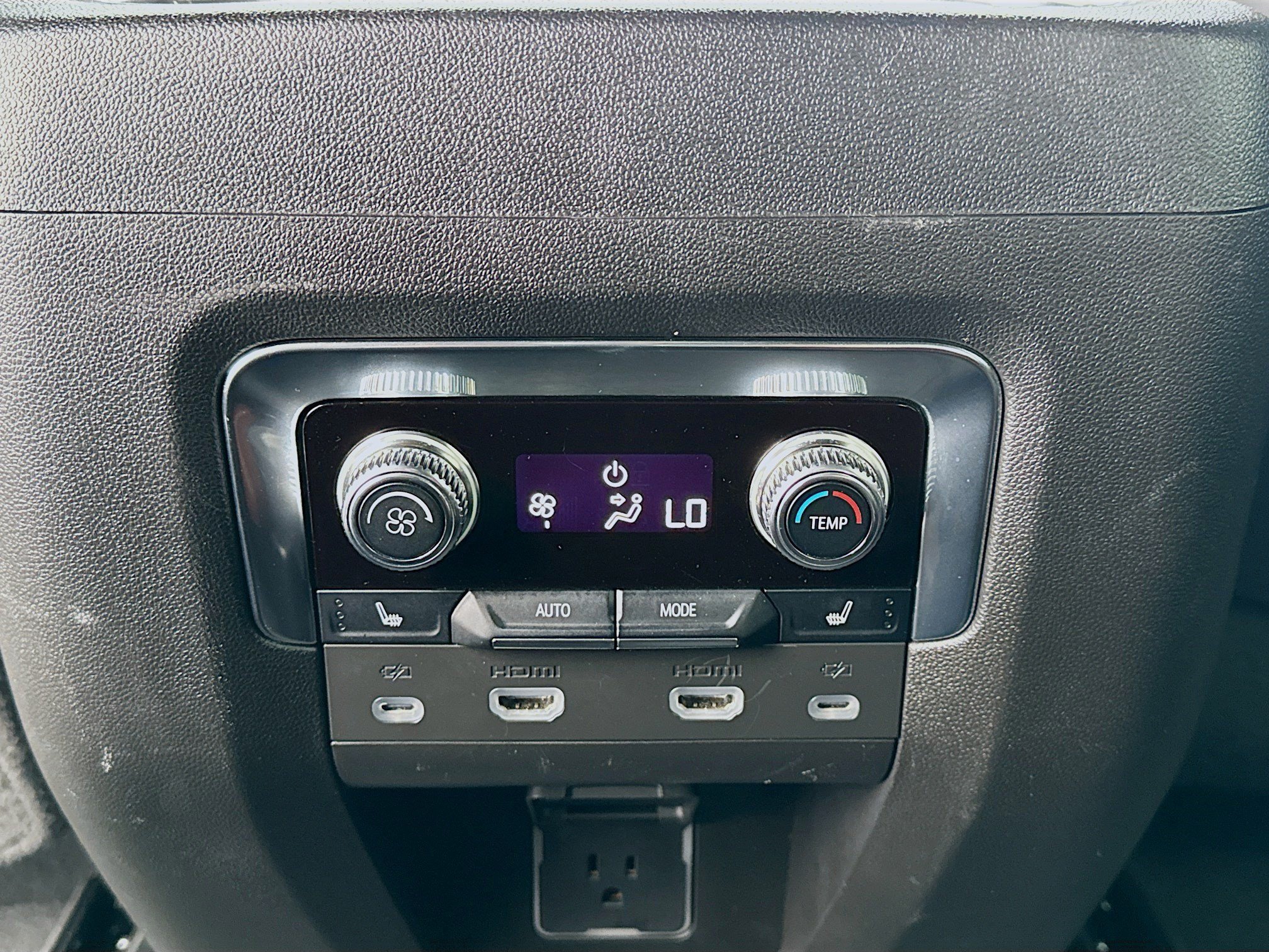 Used 2023 GMC Yukon Denali Ultimate AWD/4WD image 18