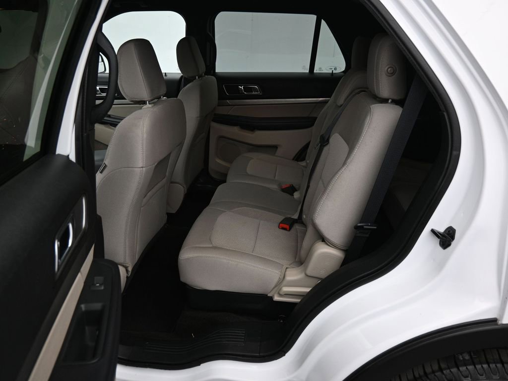 Used 2018 Ford Explorer XLT image 19