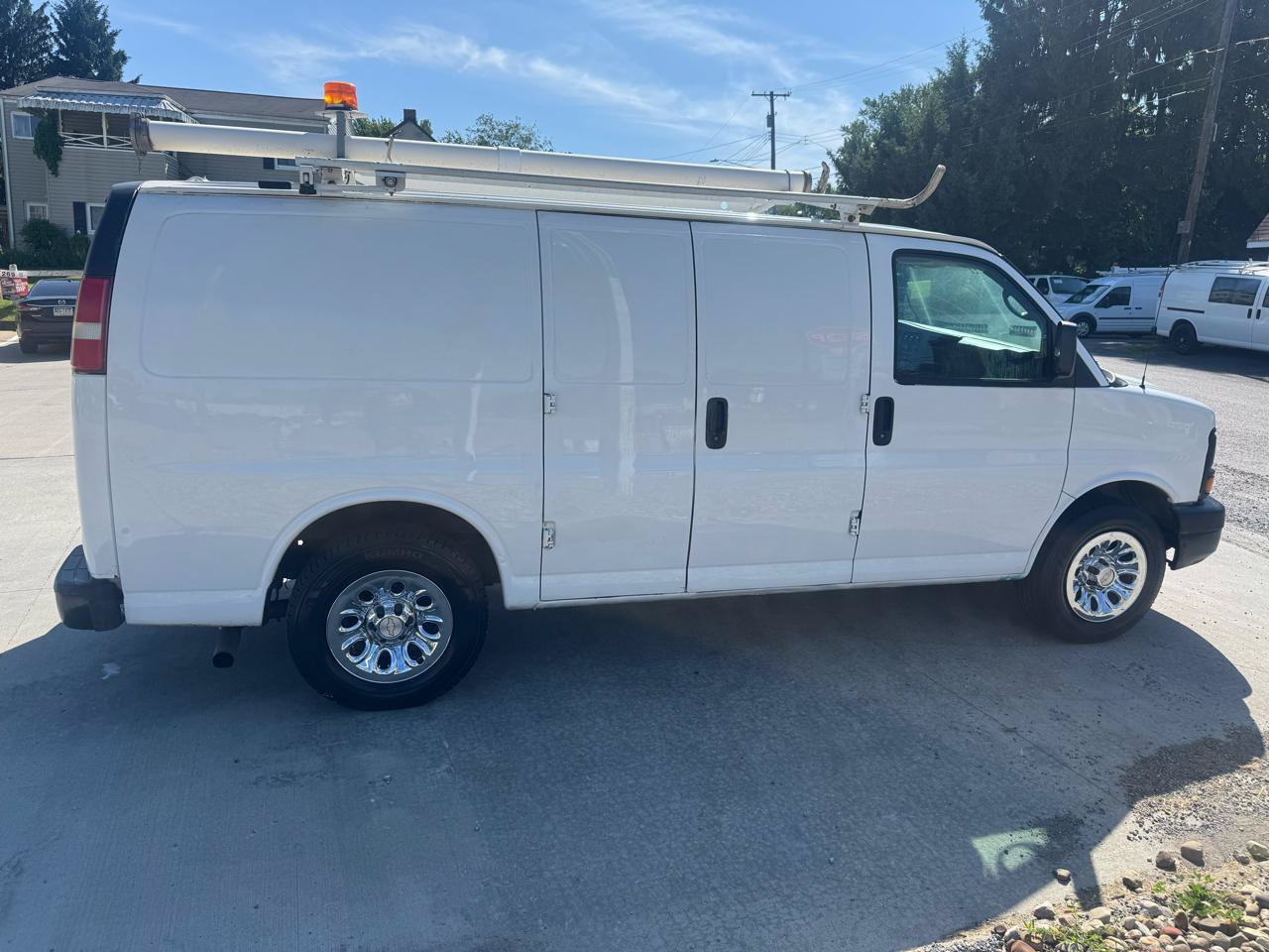 Used 2010 Chevrolet Express 1500 RWD image 6