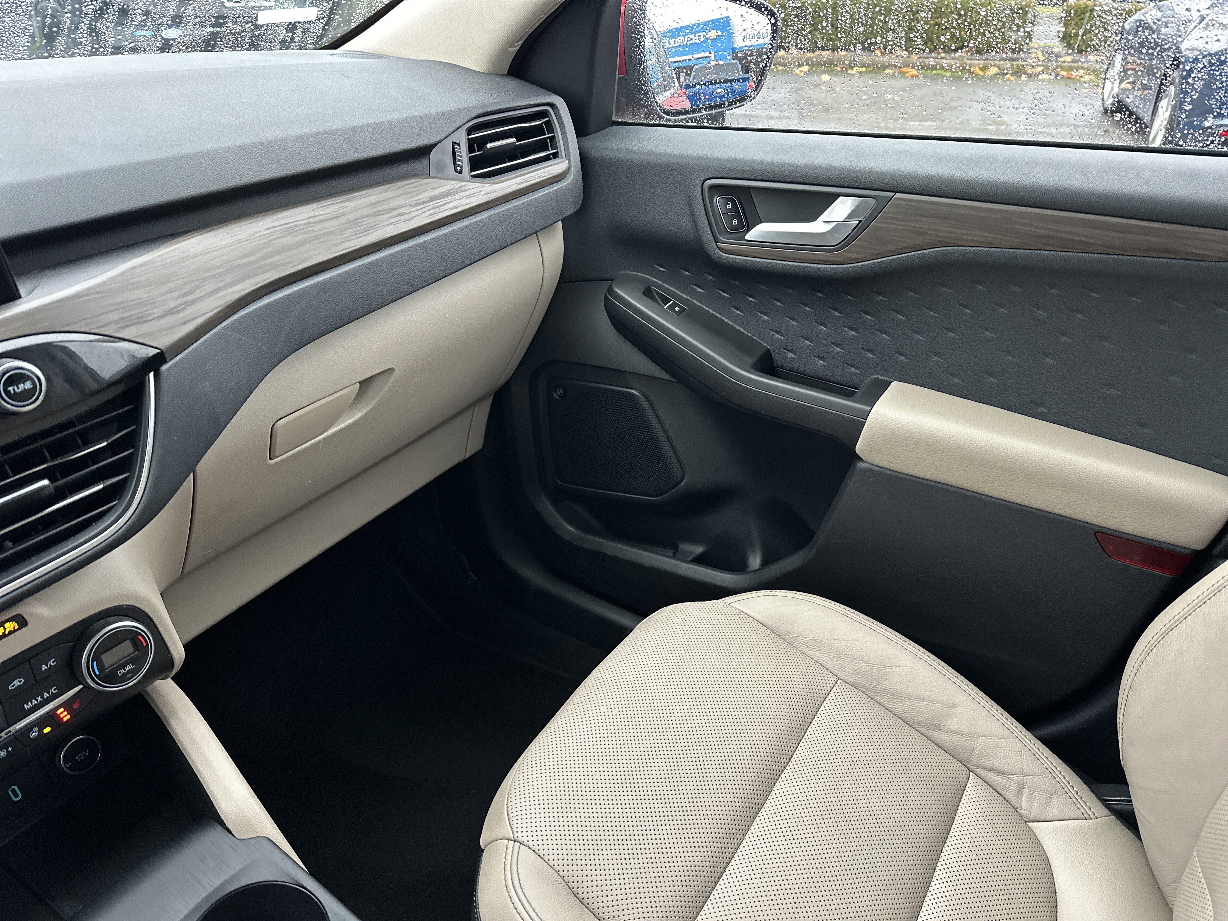 Used 2020 Ford Escape Titanium image 24