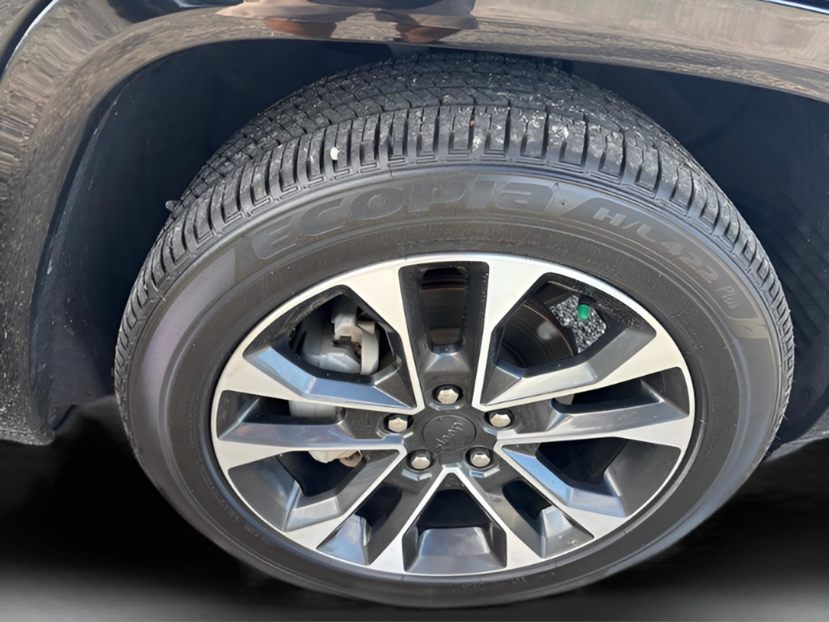 Used 2023 Jeep Grand Cherokee Overland w/ Adv Protech Group III image 22