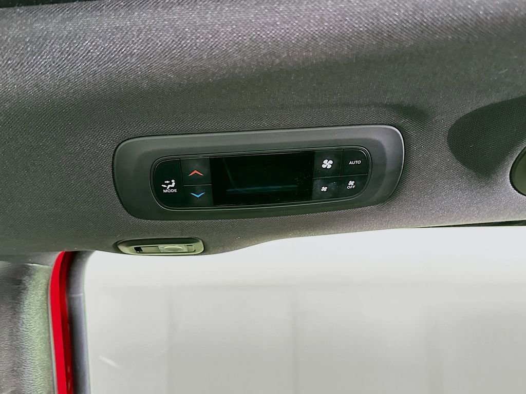 Certified 2025 Chrysler Pacifica Limited FWD image 37