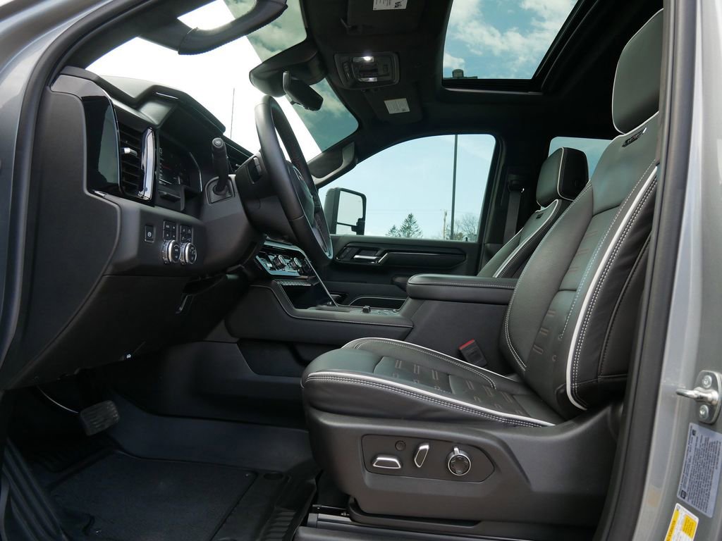 Used 2025 GMC Sierra 2500 AT4X AWD/4WD image 10