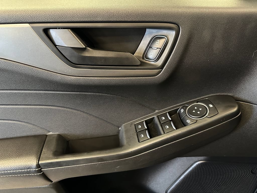 Used 2025 Ford Escape Active AWD/4WD image 18