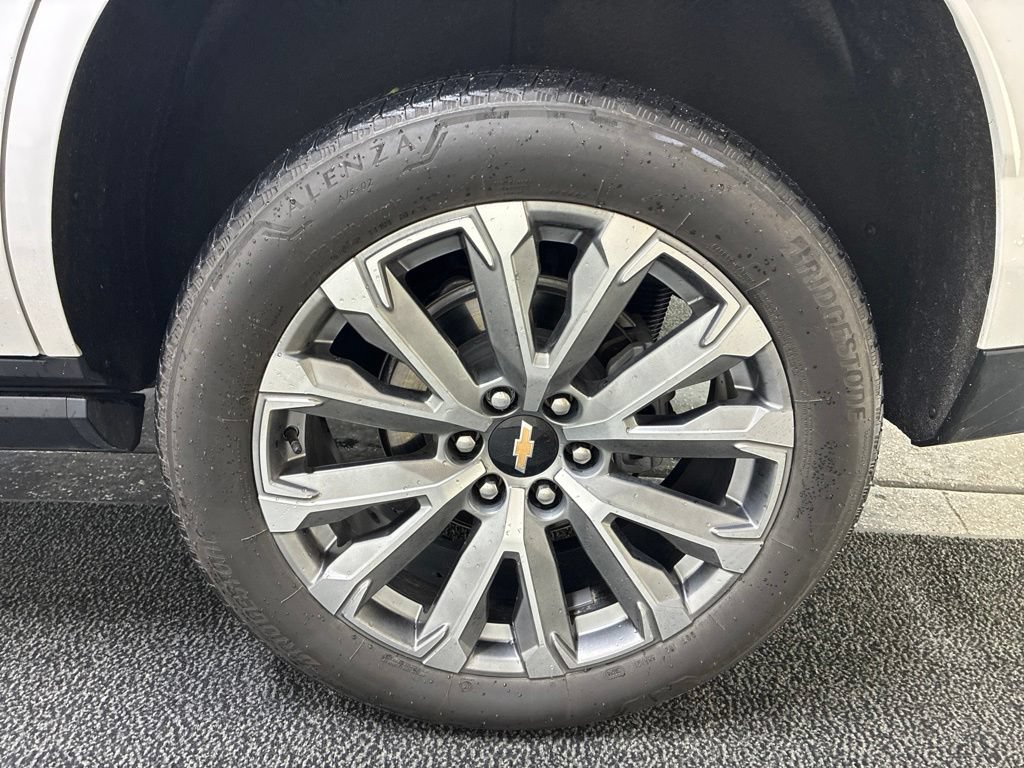 Used 2025 Chevrolet Tahoe High Country AWD/4WD image 8