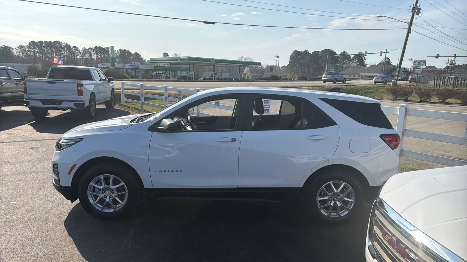 Used 2023 Chevrolet Equinox LS AWD/4WD image 6