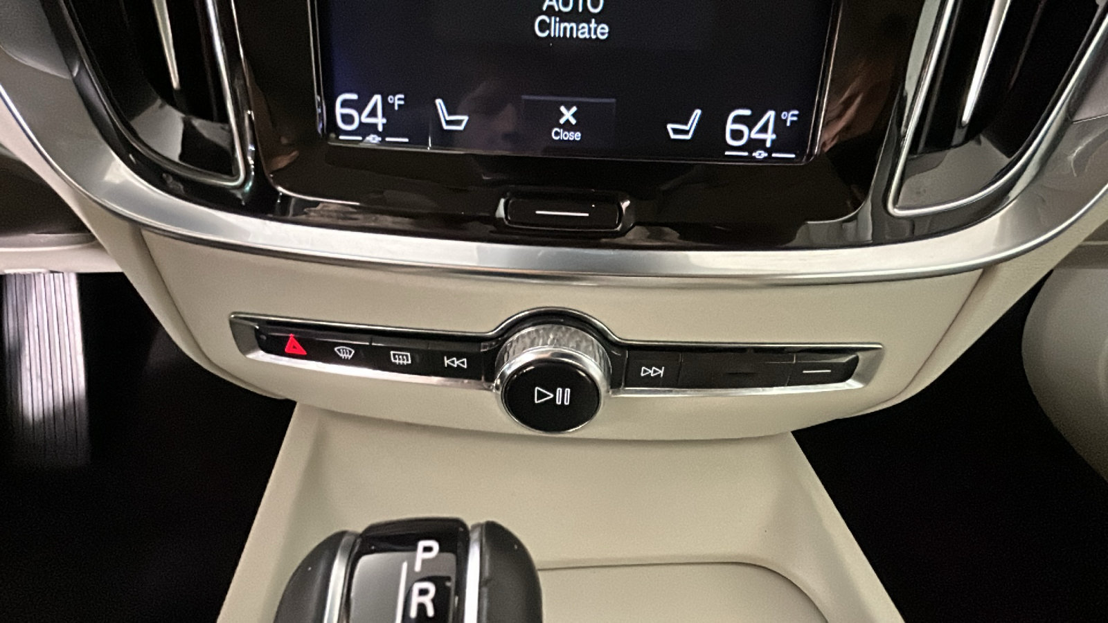 Used 2019 Volvo S60 T5 Momentum w/ Multimedia Package FWD image 26