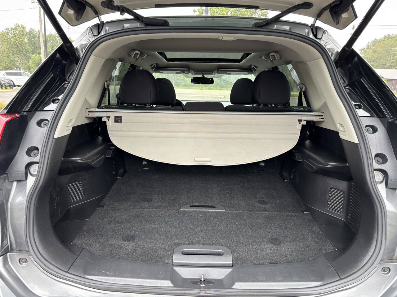 Used 2018 Nissan Rogue SV w/ Sun & Sound Touring Package AWD/4WD image 37