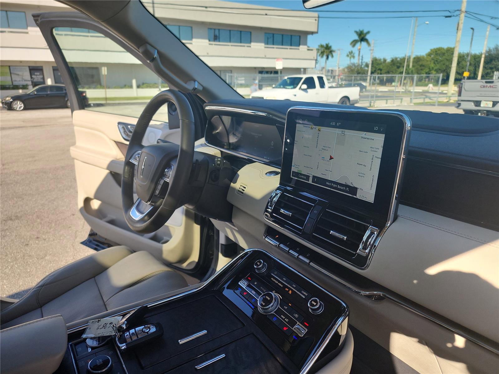 Used 2020 Lincoln Navigator Reserve w/ Luxury Package image 33