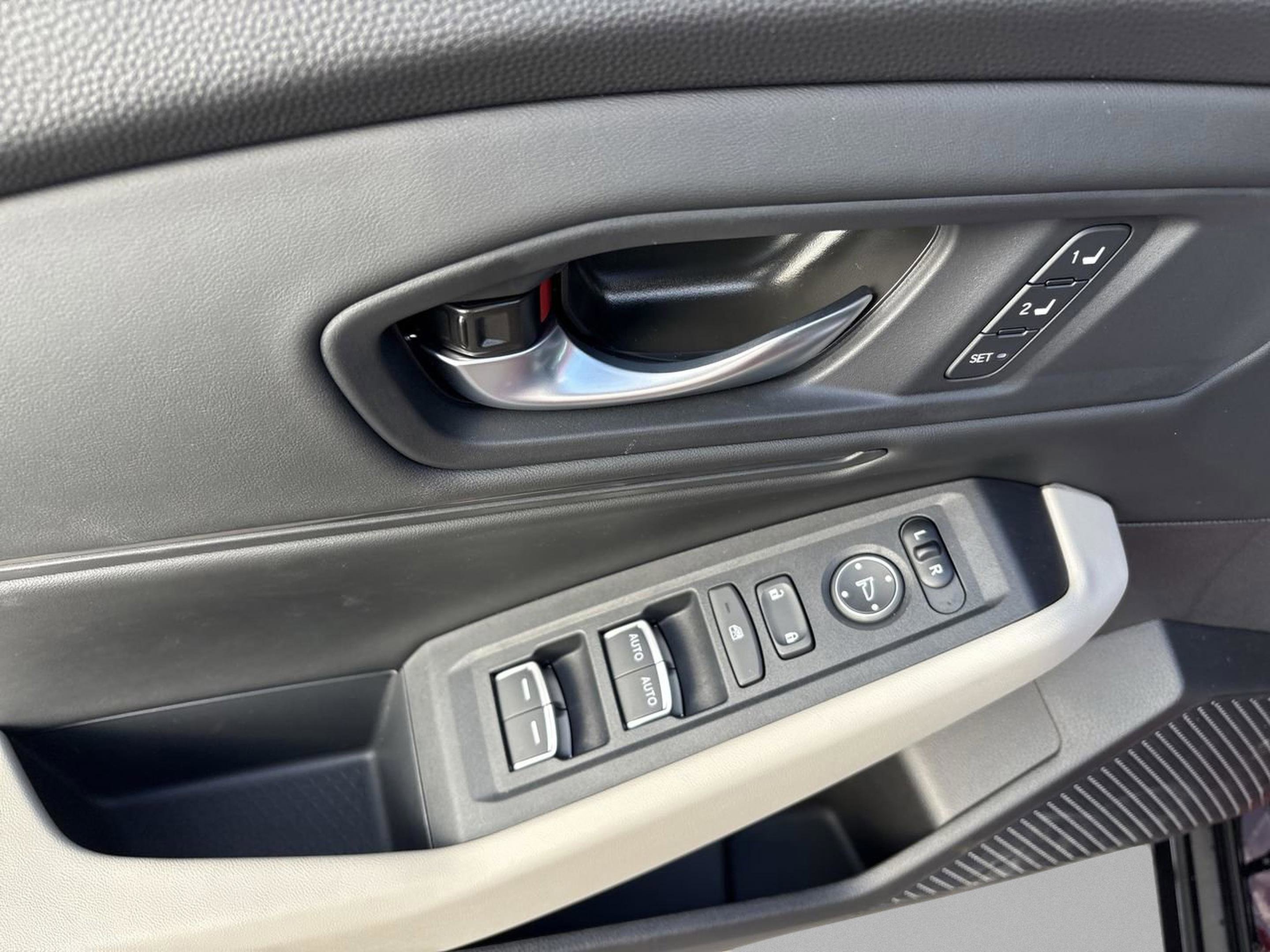 Used 2025 Honda Accord EX-L image 16