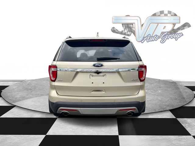 Used 2017 Ford Explorer XLT w/ Equipment Group 201A AWD/4WD image 4
