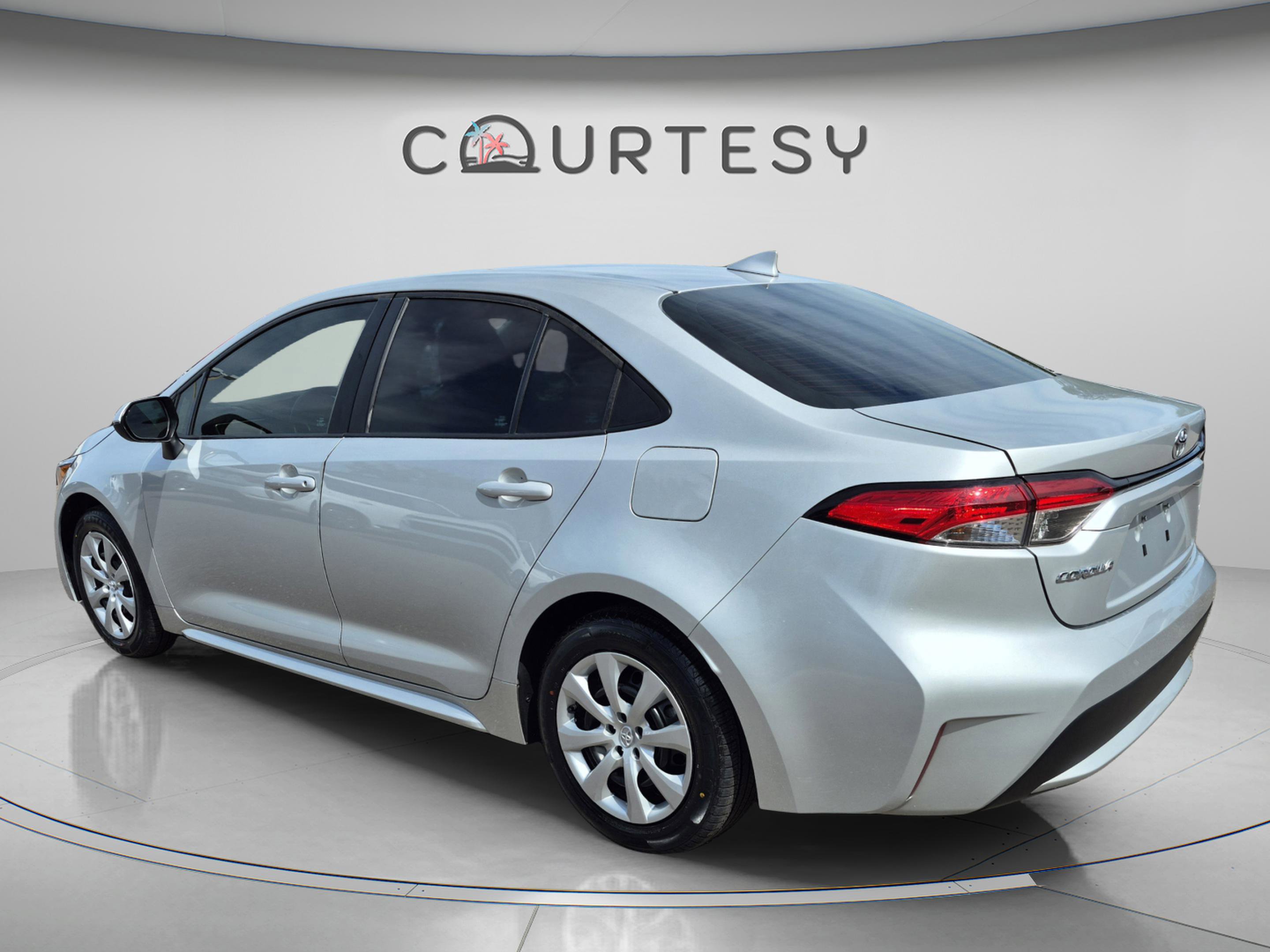Used 2021 Toyota Corolla LE FWD image 3