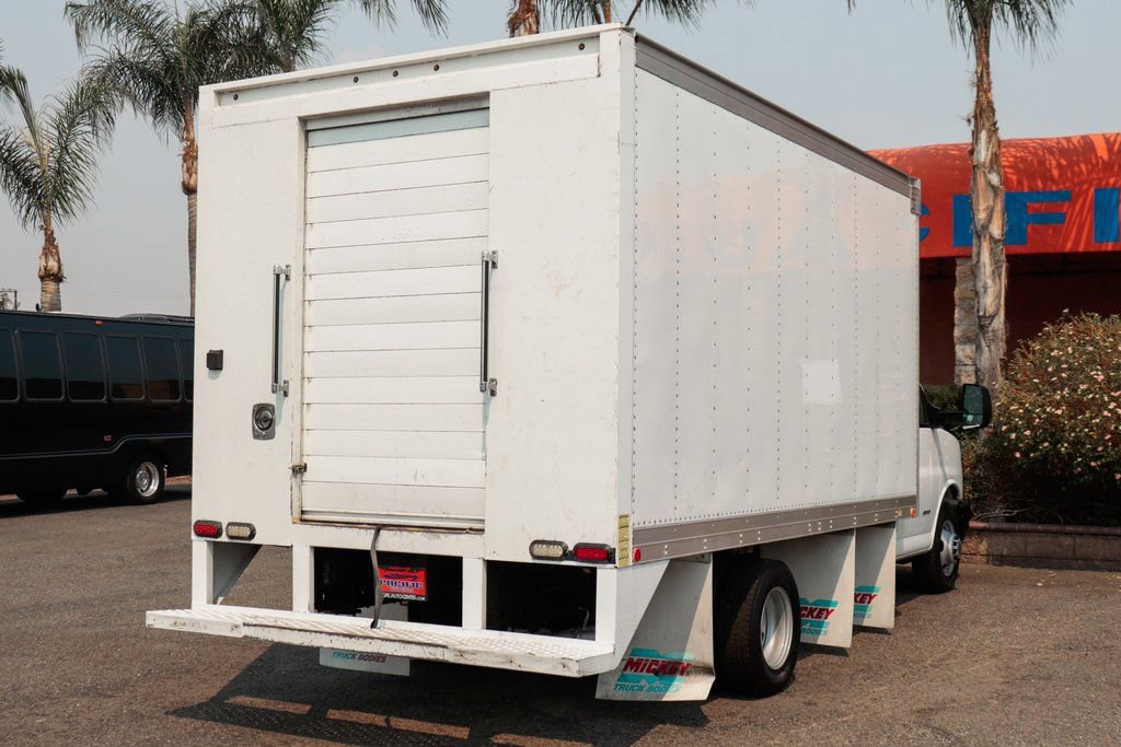 Used 2015 Chevrolet Express 4500 RWD image 13