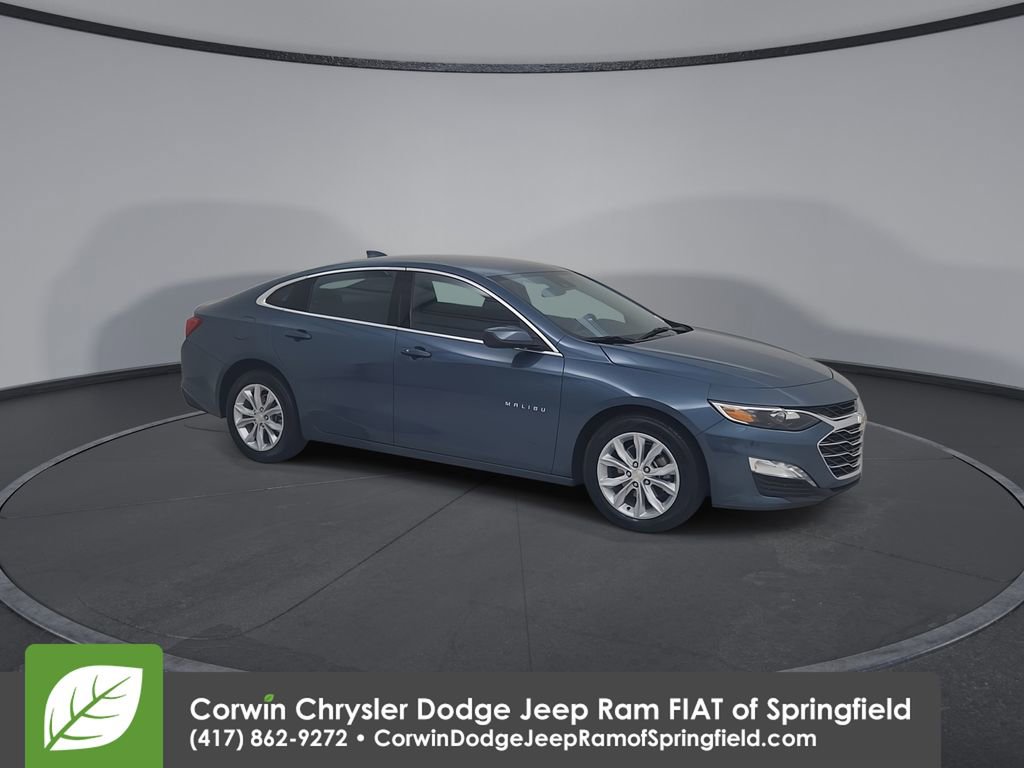 Used 2025 Chevrolet Malibu LT image 2