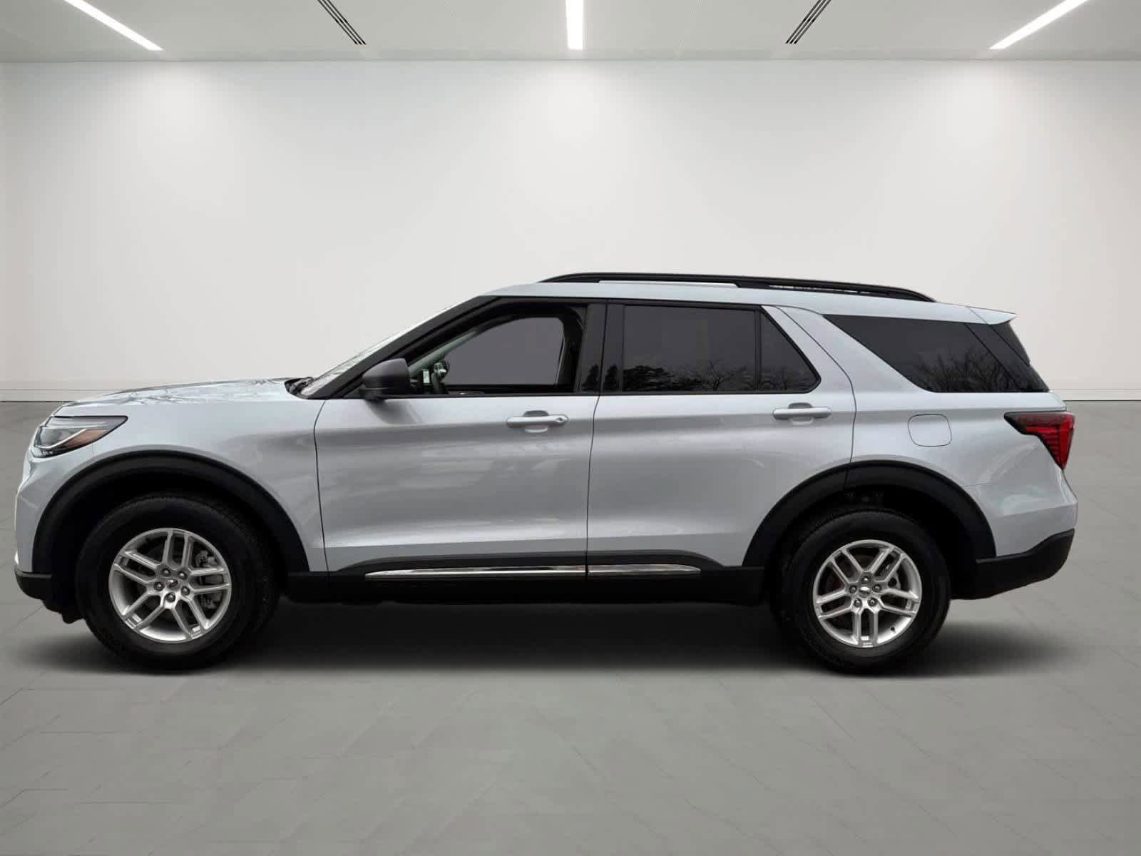 Used 2025 Ford Explorer Active image 2
